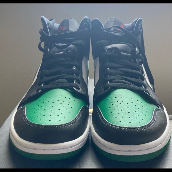 Air Jordan 1 Mid Pine Green sneakers - Picture 1 of 6
